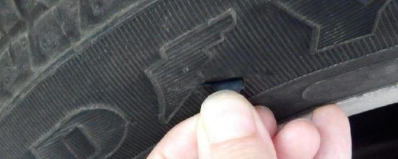 一个轮胎破了,需要换一对吗