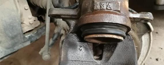 刹车分泵坏了的表现