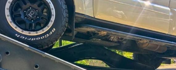 轮胎上面的护板叫什么