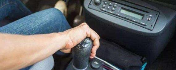 降档补油是先降档还是先补油