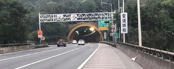 高速隧道里可以变道吗