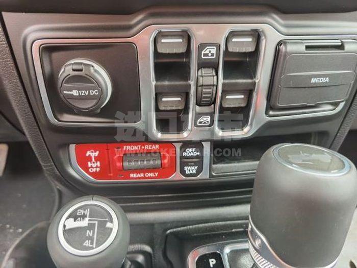 e1237b22153dda377386dc16a8833903